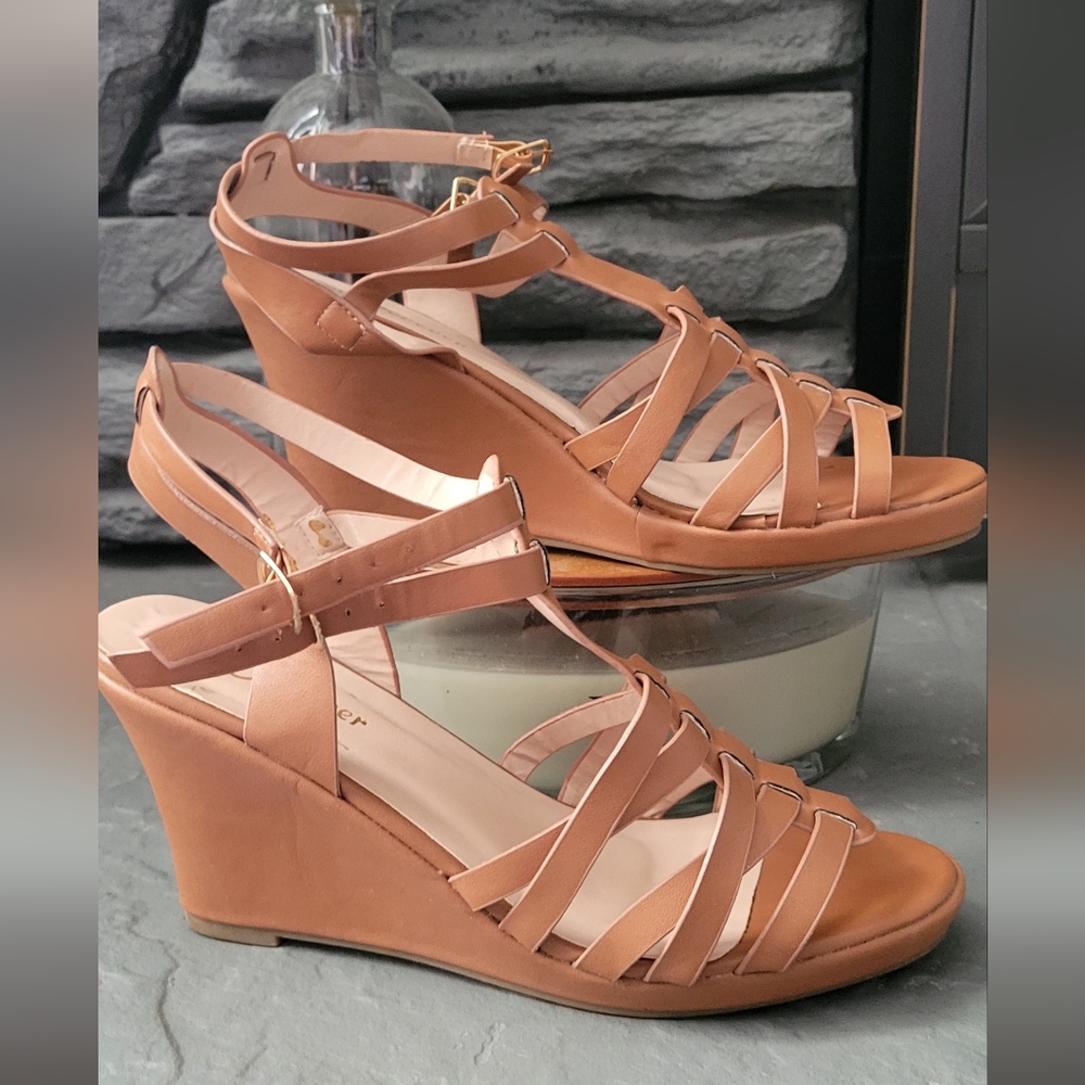 Wedge heel Forever brand. Sz 8